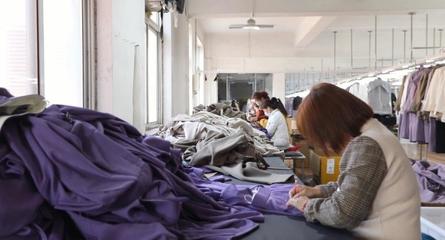 特步服装加工厂与创业加盟 开启成功之路